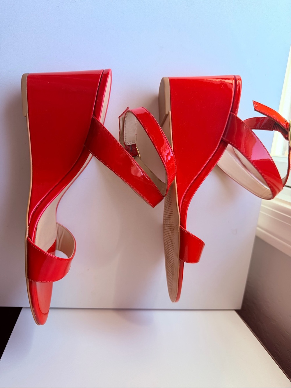 Stuart Weitzman Red Patent Leather Wedge Sandals Gold Buckle Size 11 - Picture 6 of 10